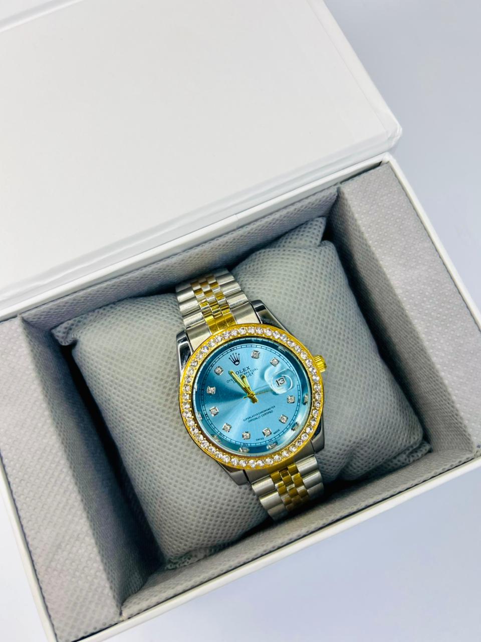 Classic Rolly Wrist Watch – Timeless Style Statement