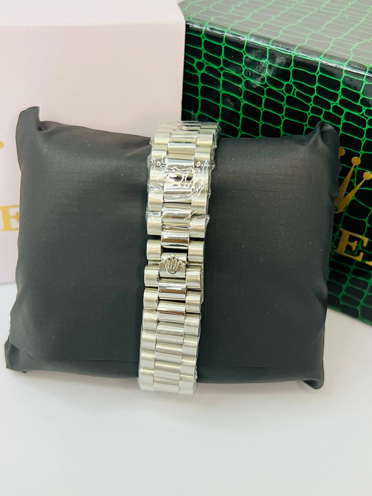 Elegant Rolex Watch – High-End Fashion Timepiece